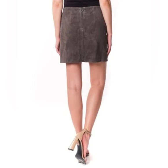 BlankNYC Suede Mini Skirt in Roadtrip, size 31 - Picture 2 of 8